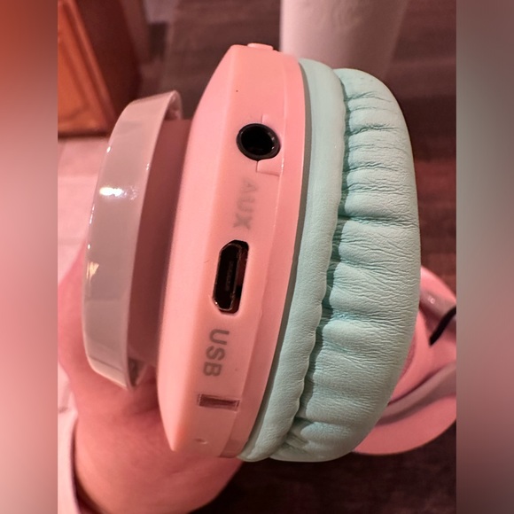 Riwbox WT-7S BT Headphones Light Up, Foldable Stereo Wireless Headset Kids - Picture 6 of 15